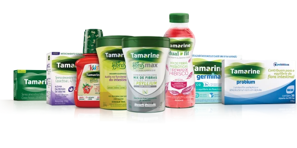 Família sorrindo representando a linha completa Tamarine