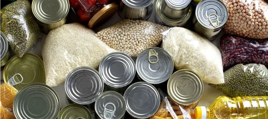 vista-superior-de-embalagens-de-alimentos-industrializados